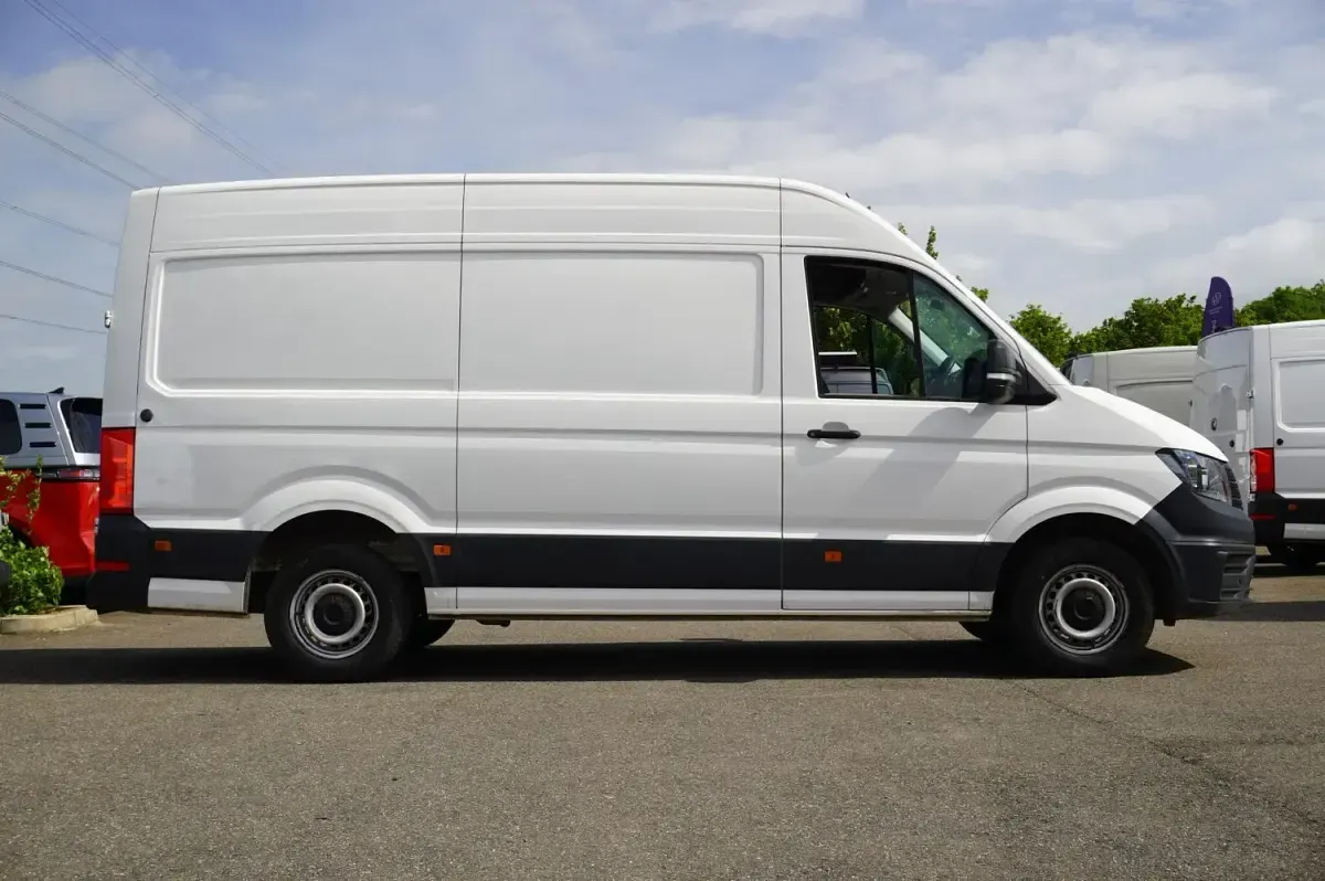 Usado VW Crafter Trendline 140 HP (102 kW) 2023 Branco Van