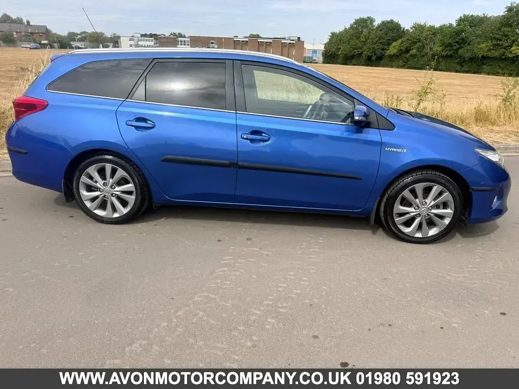 Used Toyota Auris Hybrid 2015 Blue Estate
