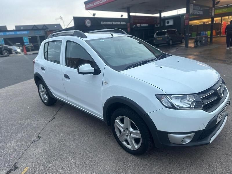 Used Dacia Sandero Lauréate 2015 White Hatchback