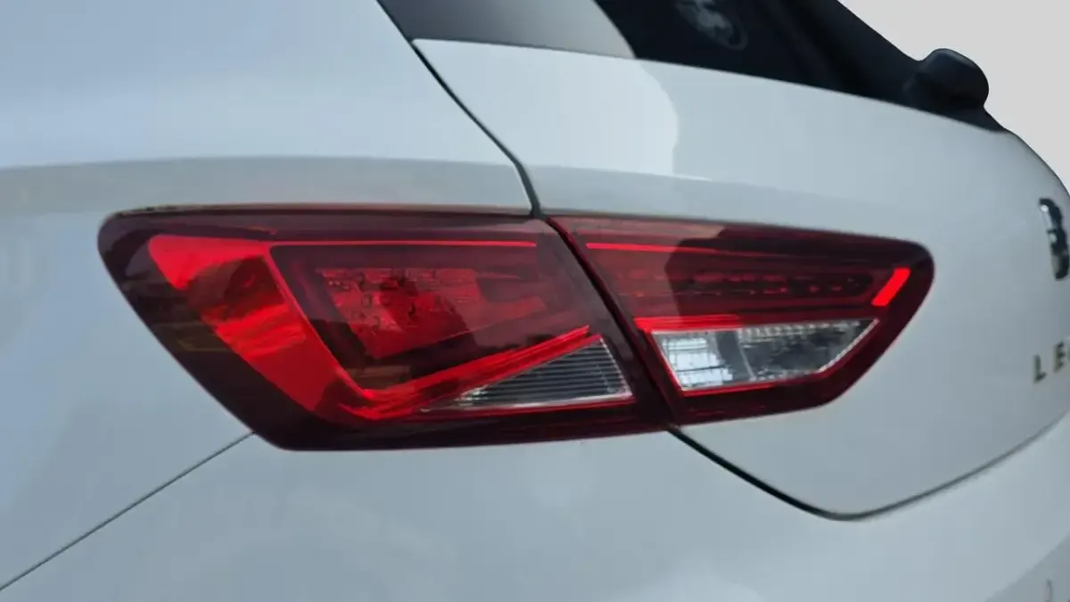 Used Seat Leon FR 148 HP (108 kW) 2017 White Hatchback