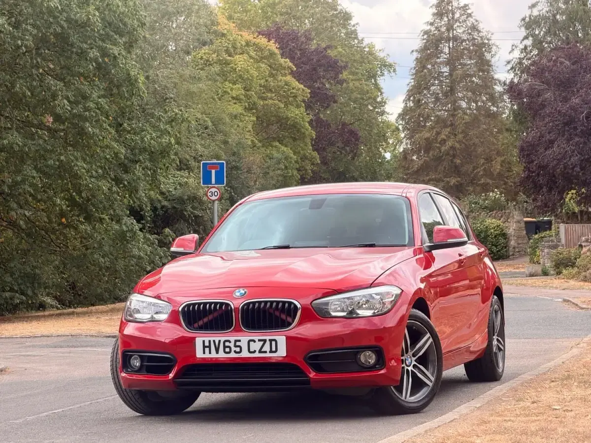 Used BMW 118 Sport Line 2015 Red Hatchback