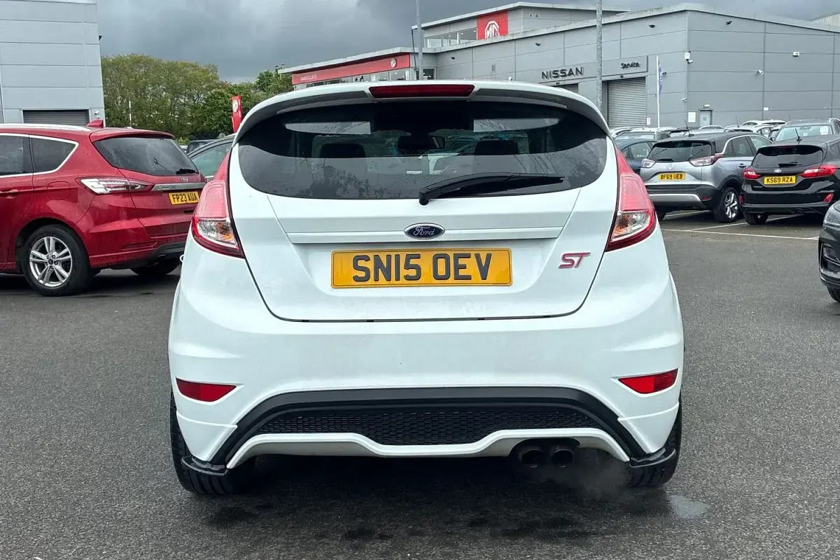 Second-hand Ford Fiesta ST 182 CP (133 kW) 2017 Alb Hatchback
