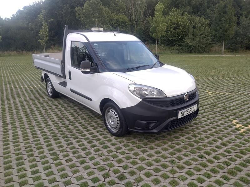 White Used 2016 Fiat Doblò MPV | £5,995 (Fair price) - Image 1/3