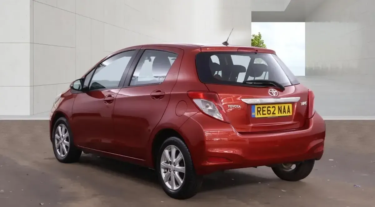 Used Toyota Yaris 69 HP (50 kW) 2012 Red Hatchback