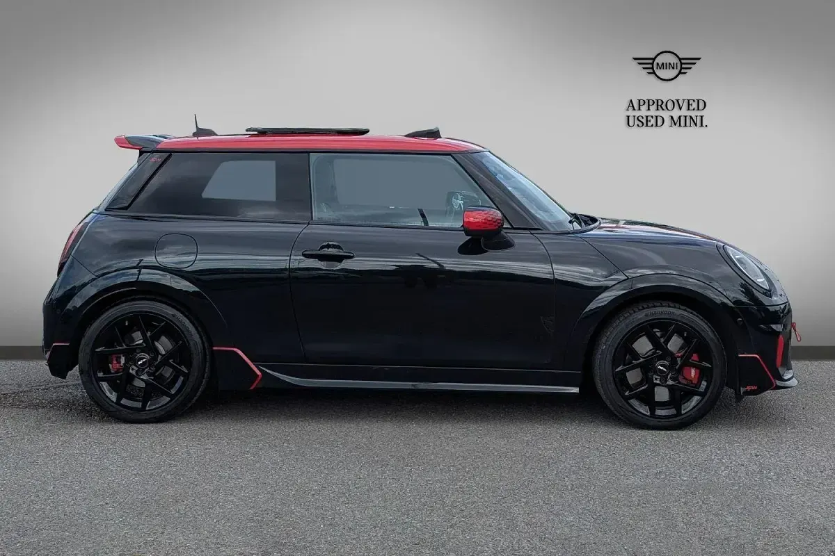 Usado Mini John Cooper Works Hatch 228 CV (167 kW) 2025 Negro Utilitario