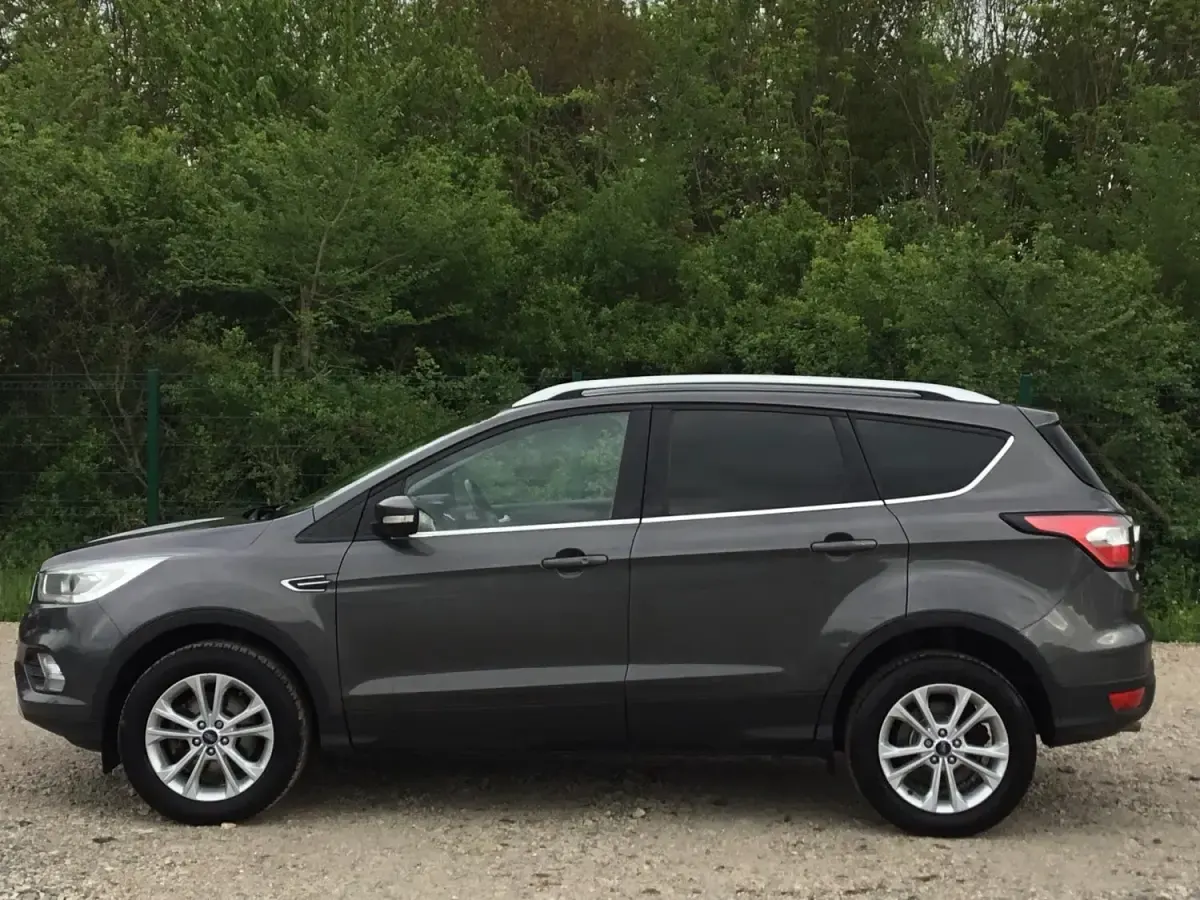 Begagnad Ford Kuga Titanium 150 HK (110 kW) 2017 Grå SUV