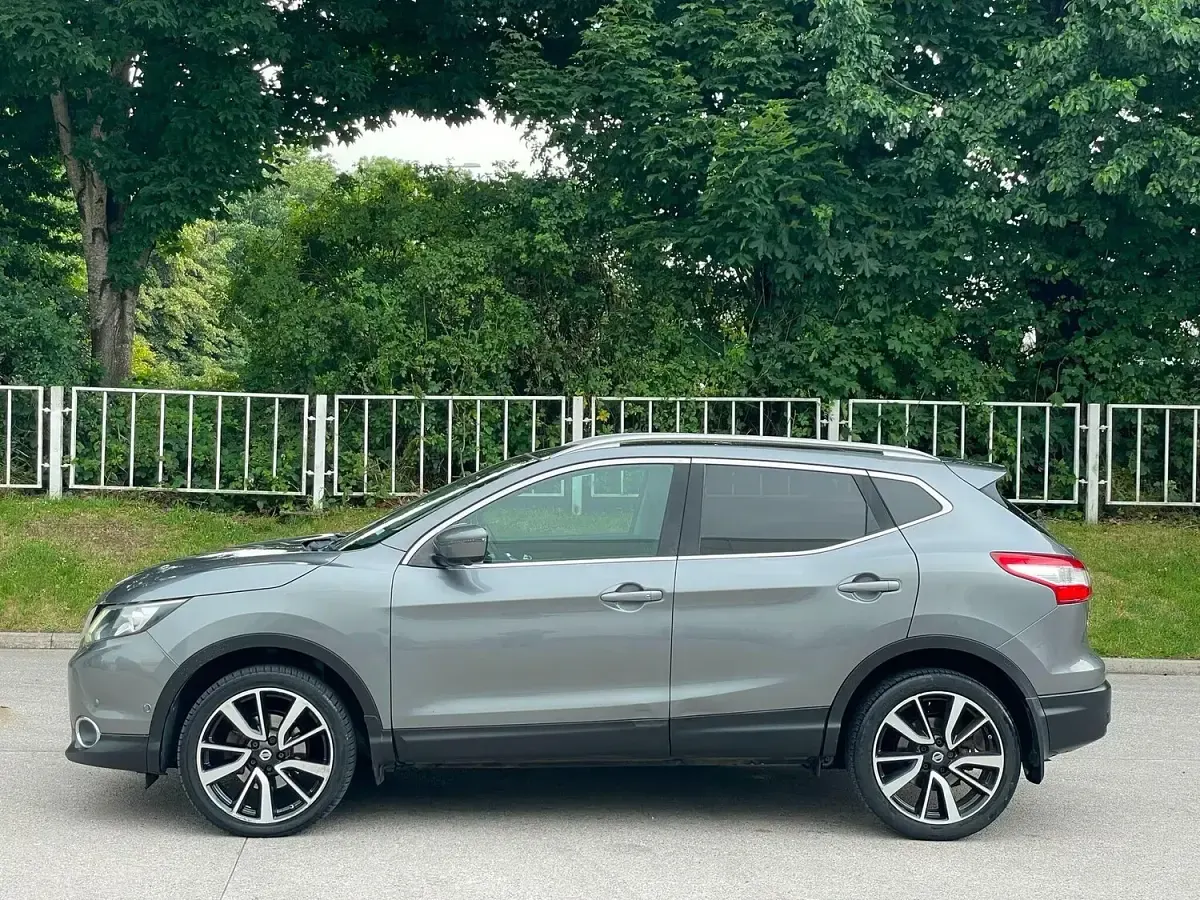 Used Nissan Qashqai Tekna 130 HP (95 kW) 2015 Grey SUV