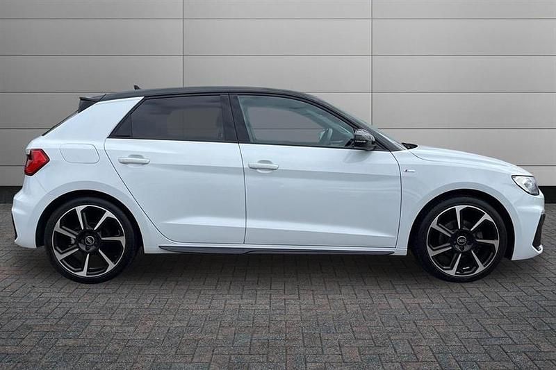 Usado Audi A1 Black Edition 110 CV (80 kW) 2022 Blanco SUV