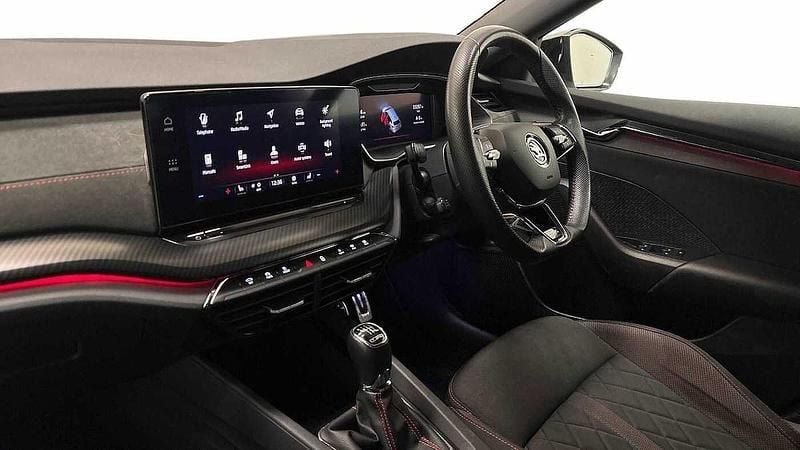 Used Skoda Octavia vRS 180 HP (132 kW) 2022 Moon white metallic Estate