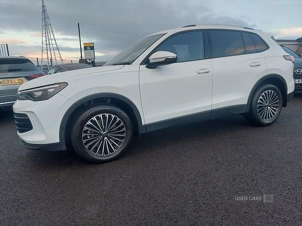 White Used 2025 VW Tiguan Match SUV | £32,995 - Image 1/4