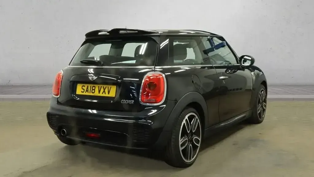 Używany Mini Cooper Hatch 136 KM (100 kW) 2018 Czarny Hatchback
