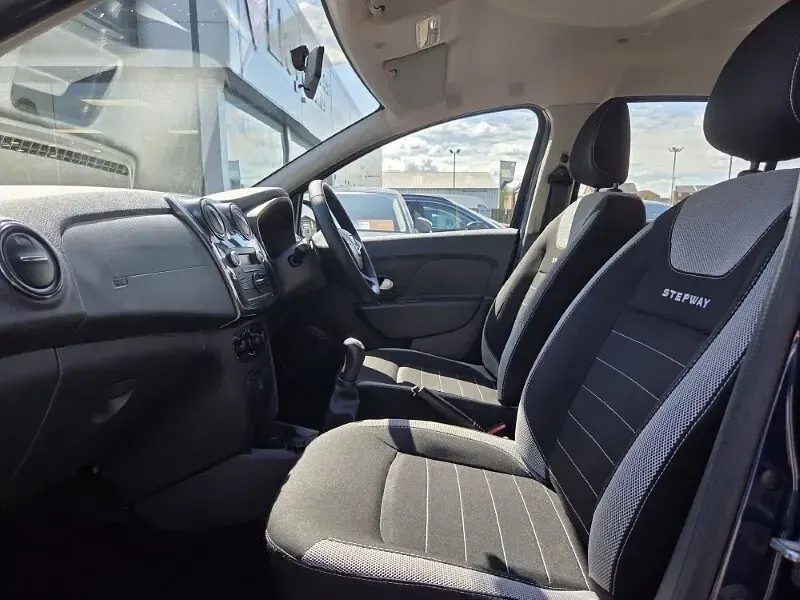 Usado Dacia Sandero Essentiel 90 HP (66 kW) 2019 Azul Citadino