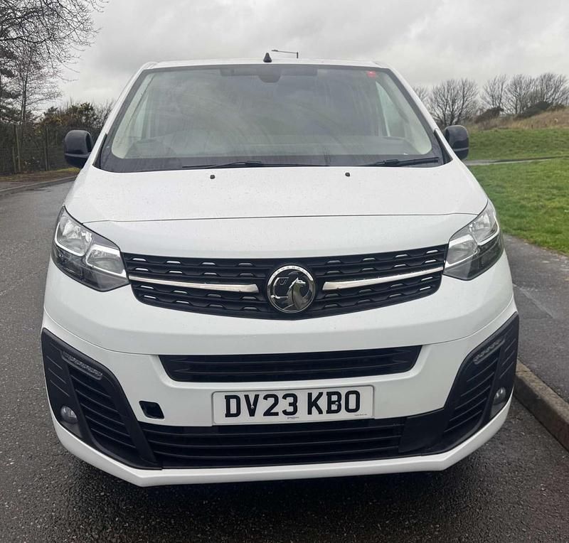 Used Vauxhall Vivaro S 100 HP (73 kW) 2023 White MPV