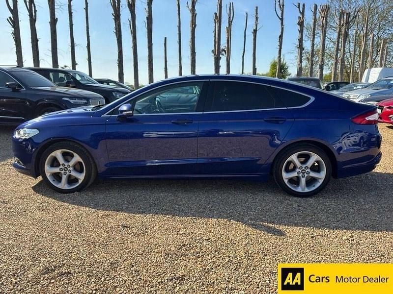 Begagnad Ford Mondeo Titanium 180 HK (132 kW) 2017 Blå Halvkombi