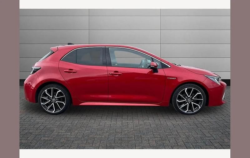 Used Toyota Corolla 122 HP (89 kW) 2019 Red Hatchback