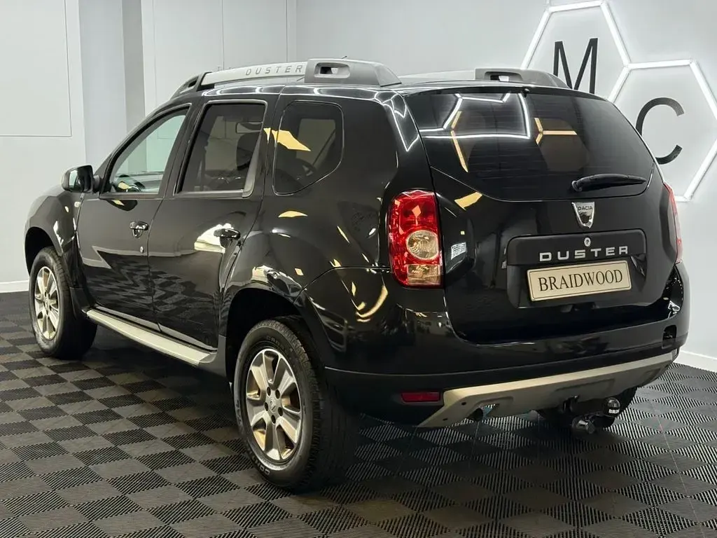 Used Dacia Duster Lauréate 110 HP (80 kW) 2015 Black SUV