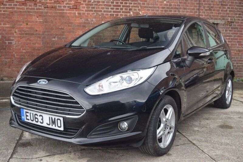 Black Used 2013 Ford Fiesta Zetec Hatchback | £4,163 (Fair price) - Image 1/4