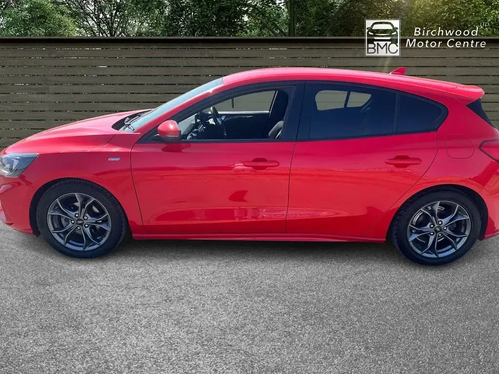 Used Ford Focus ST-Line 125 HP (91 kW) 2019 Red Hatchback