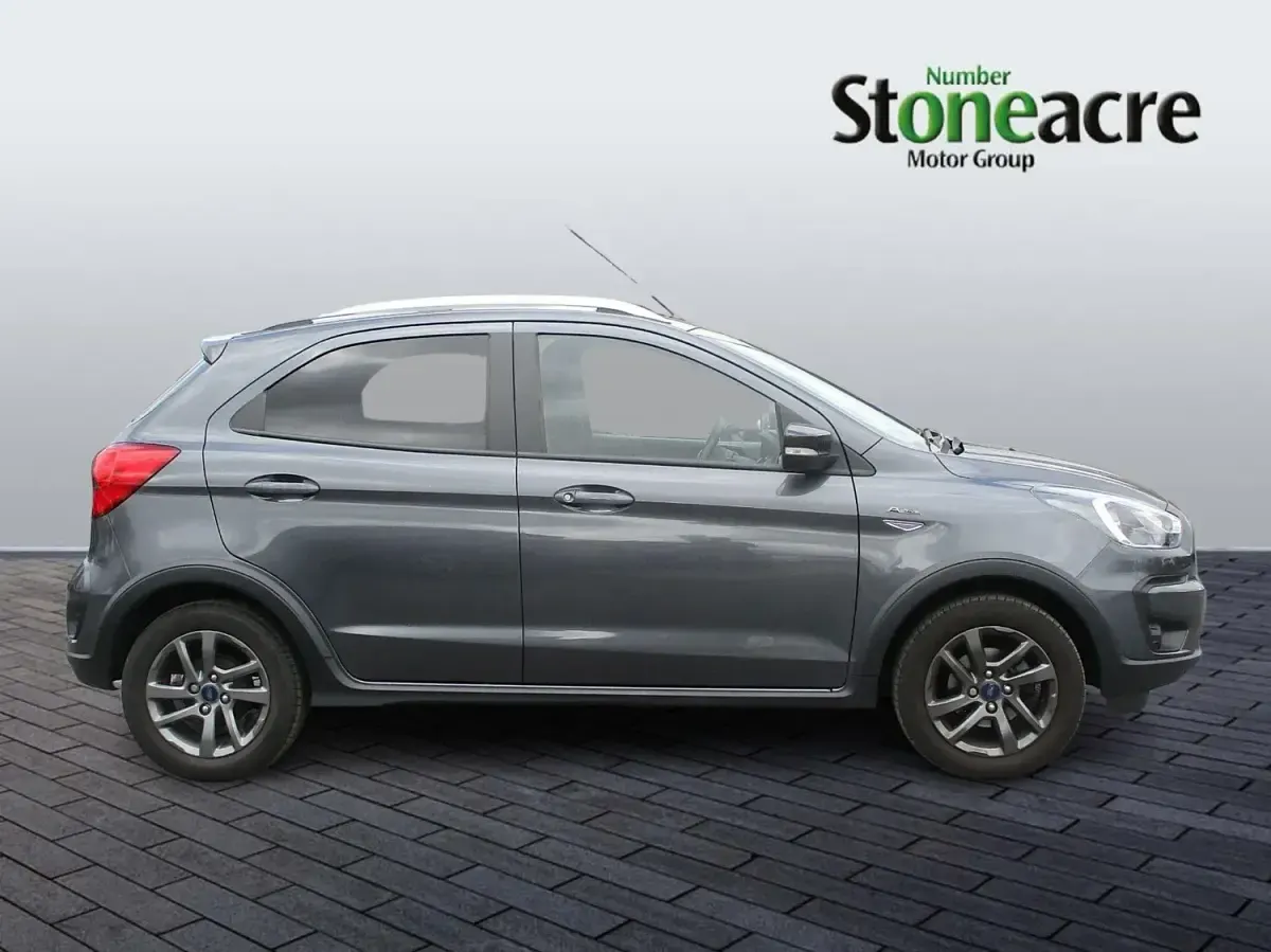 Usado Ford Ka Plus Active 85 HP (62 kW) 2019 Cinzento Citadino