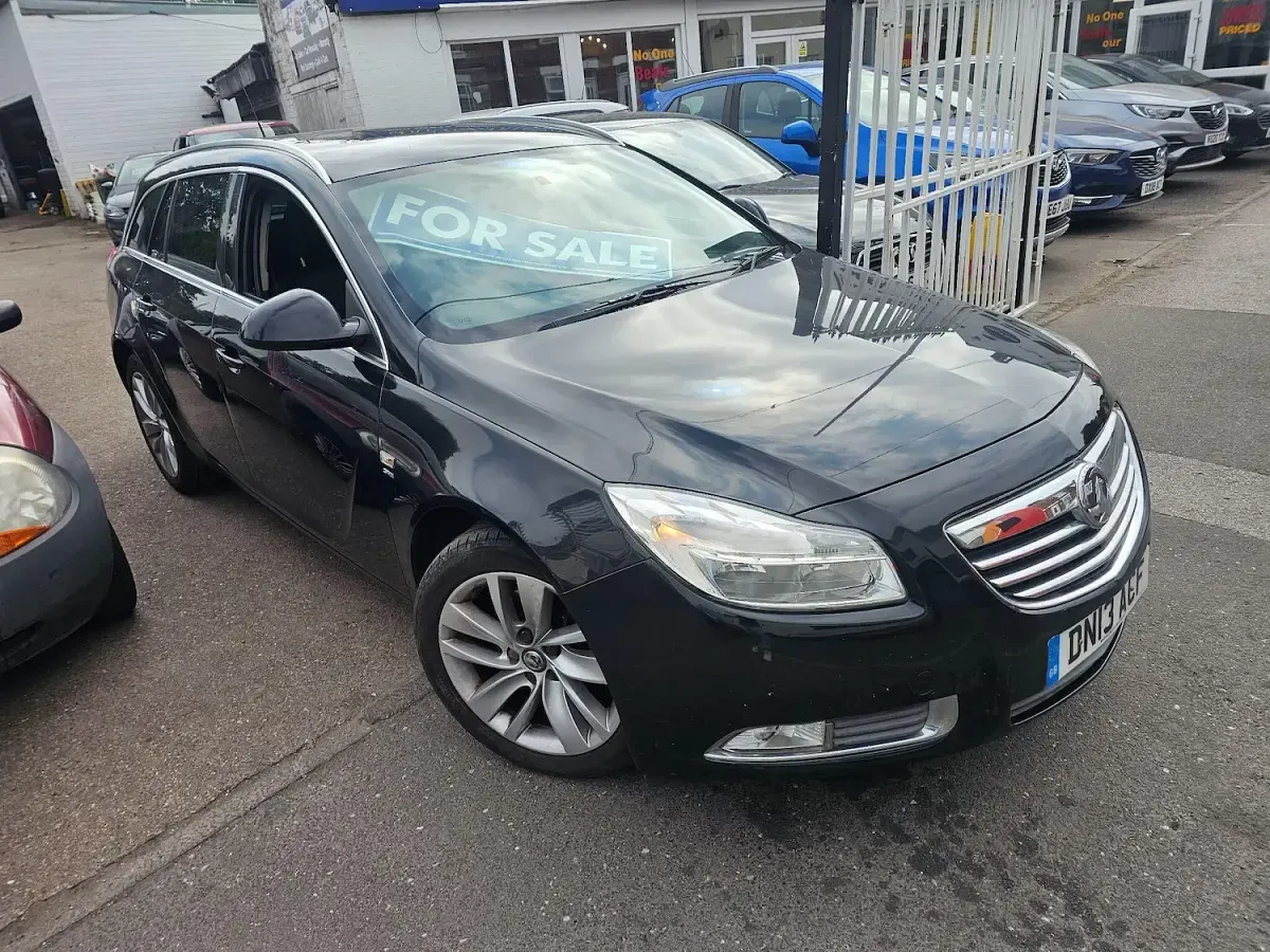 Used Vauxhall Insignia SRi 163 HP (119 kW) 2013 Black Estate