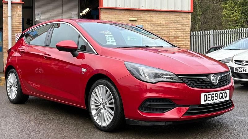 Used Vauxhall Astra Elite 145 HP (106 kW) 2019 Red Hatchback