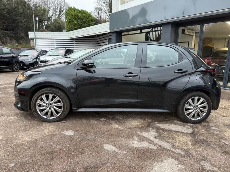 Used Toyota Yaris Hybrid Play 116 HP (85 kW) 2022 Black Hatchback