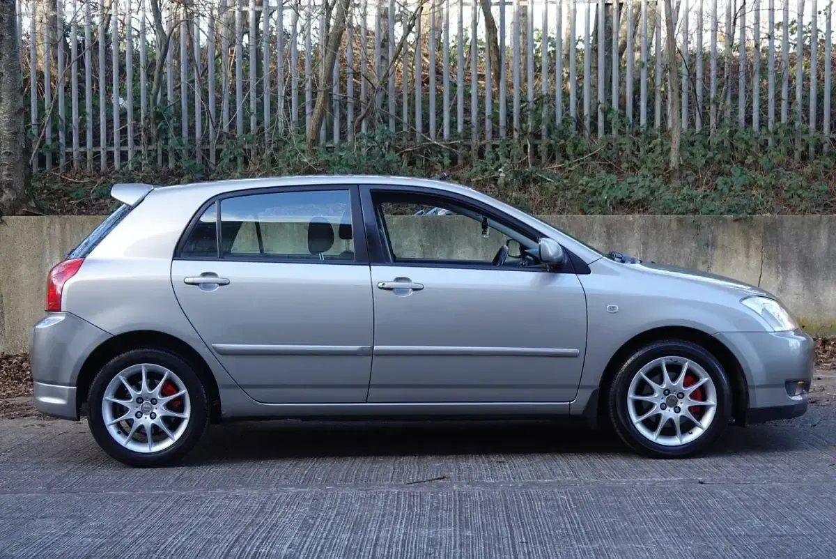Used Toyota Corolla Sport 192 HP (141 kW) 2004 Silver Hatchback