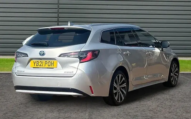 Used Toyota Corolla Design 122 HP (89 kW) 2021 Silver Estate