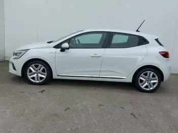 Used Renault Clio Play 72 HP (52 kW) 2020 White Hatchback
