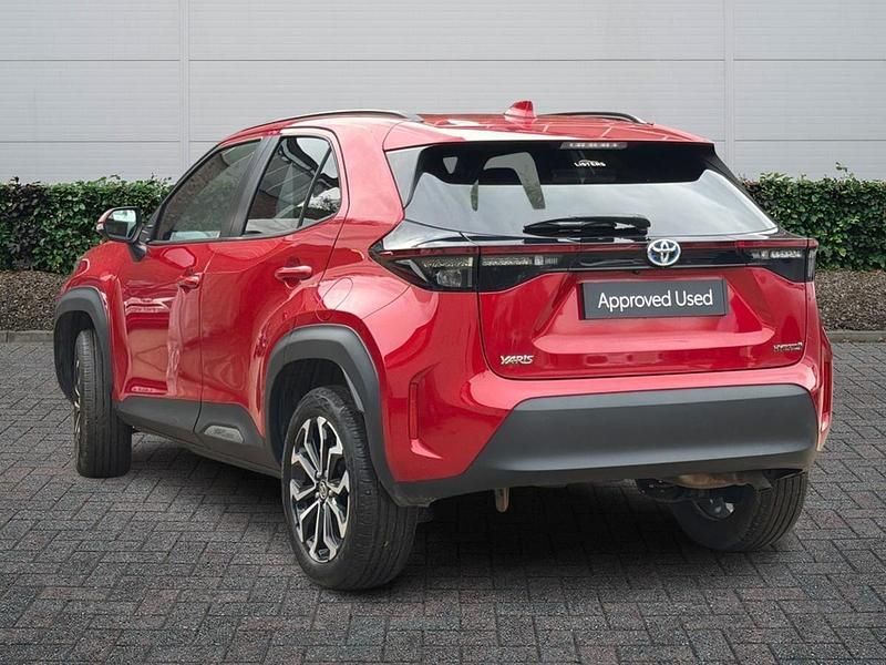 Used Toyota Yaris Hybrid Design 2023 Red Hatchback