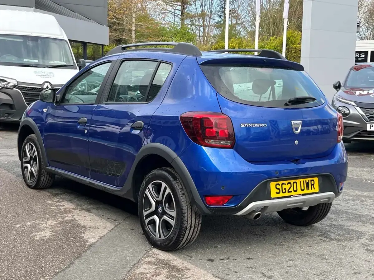 Usado Dacia Sandero Stepway 90 CV (66 kW) 2020 Azul Utilitario