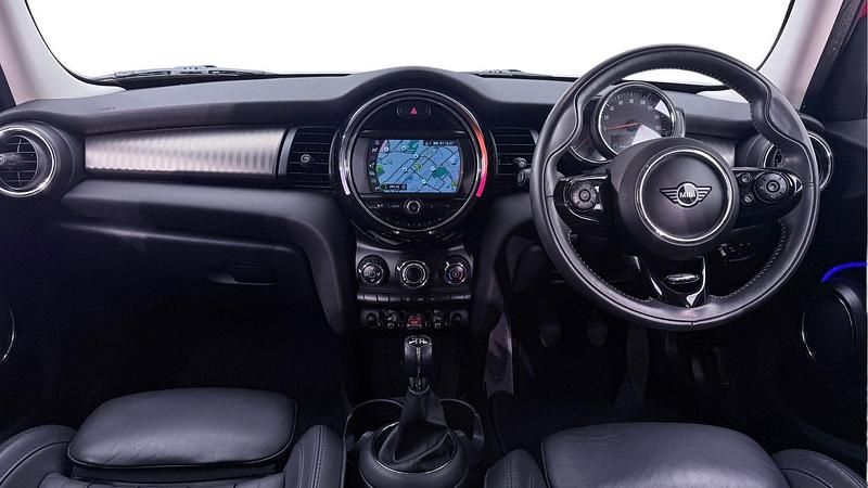 Used Mini Cooper Exclusive 134 HP (98 kW) 2019 Red Hatchback