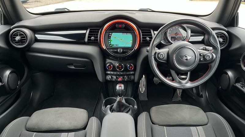 Used Mini Cooper Hatch 134 HP (98 kW) 2019 Blue Hatchback