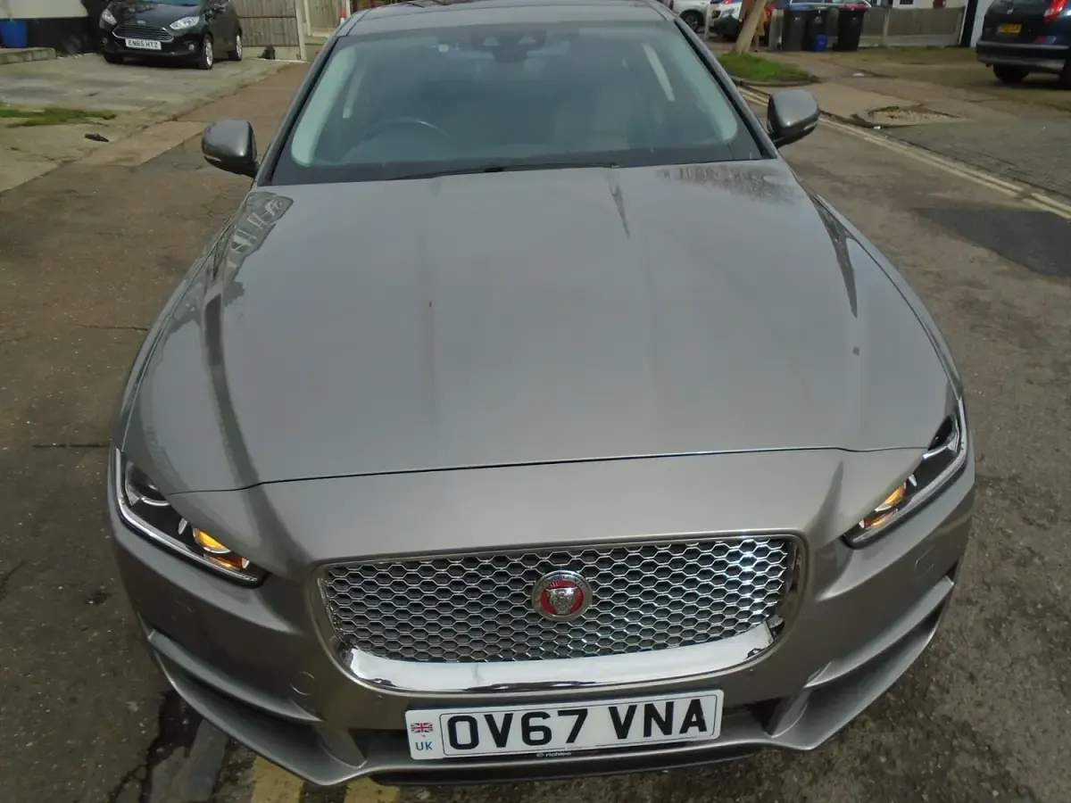 Used Jaguar XE Portfolio 180 HP (132 kW) 2017 Silver Sedan