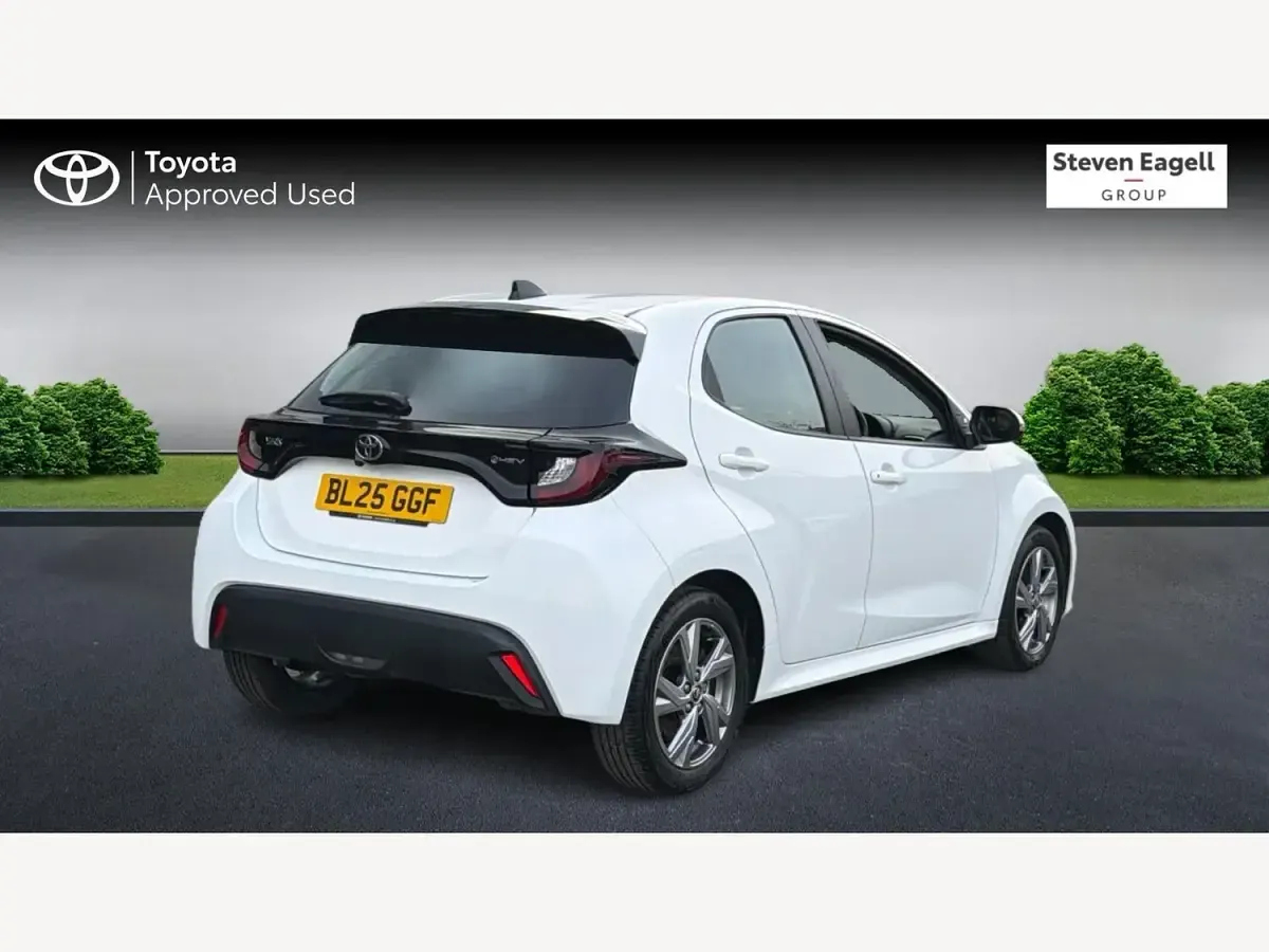Used Toyota Yaris Hybrid 2025 White Hatchback