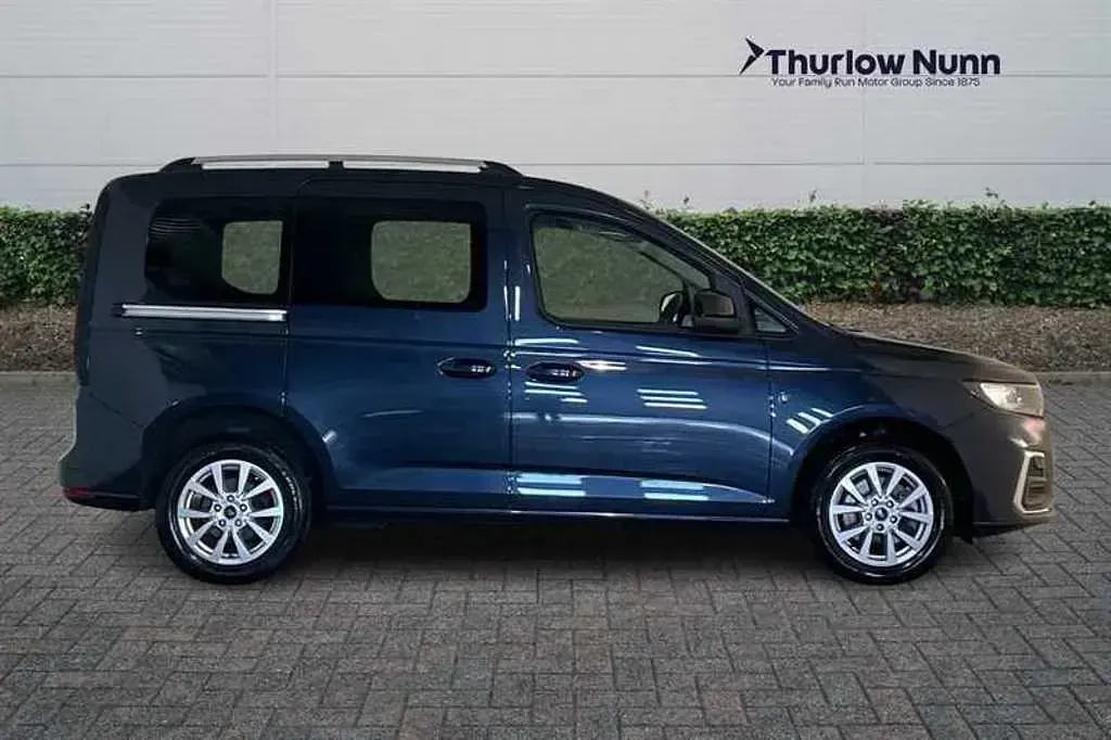 Used Ford Tourneo Connect Titanium 122 HP (89 kW) 2022 Blue MPV