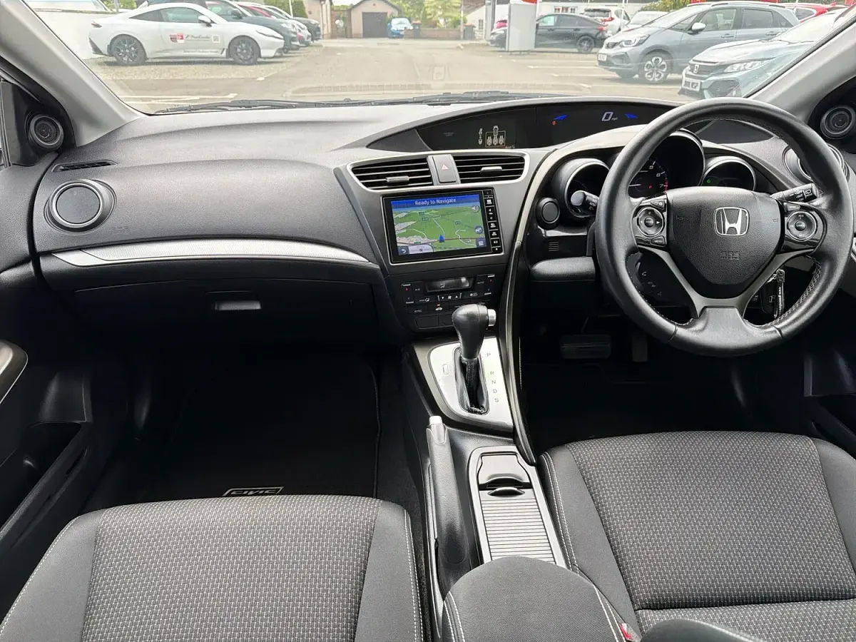 Used Honda Civic SE Plus 142 HP (104 kW) 2017 White Hatchback
