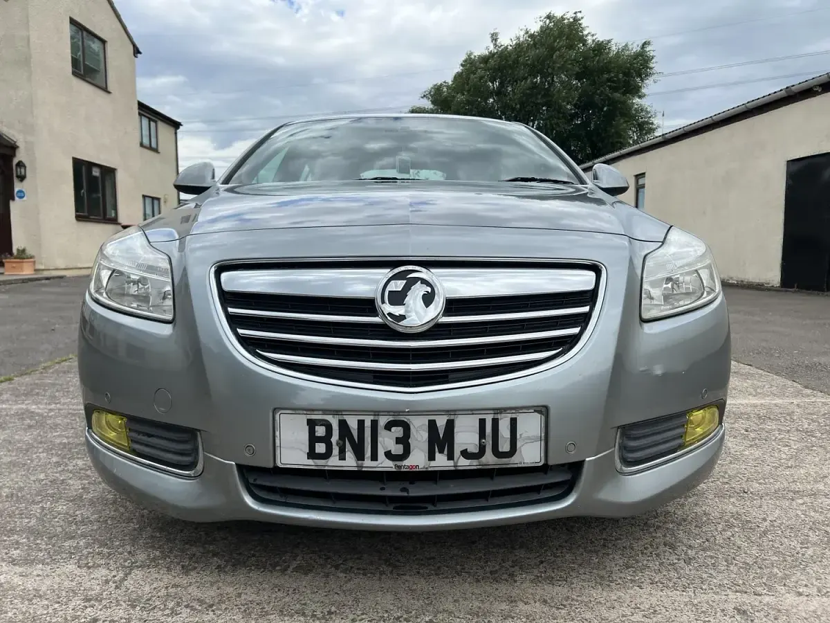 Used Vauxhall Insignia SRi 160 HP (117 kW) 2013 Silver Hatchback
