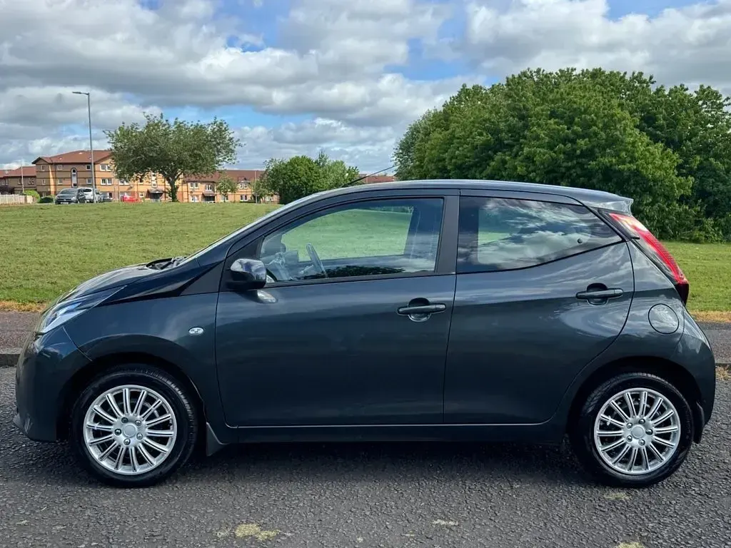 Used Toyota Aygo X-play 72 HP (52 kW) 2019 Grey Hatchback