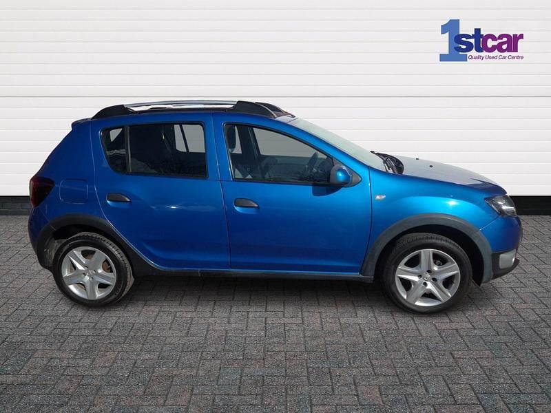 Used Dacia Sandero Lauréate 2014 Blue Hatchback