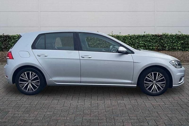 Used VW Golf VII SE 130 HP (95 kW) 2018 Silver Hatchback