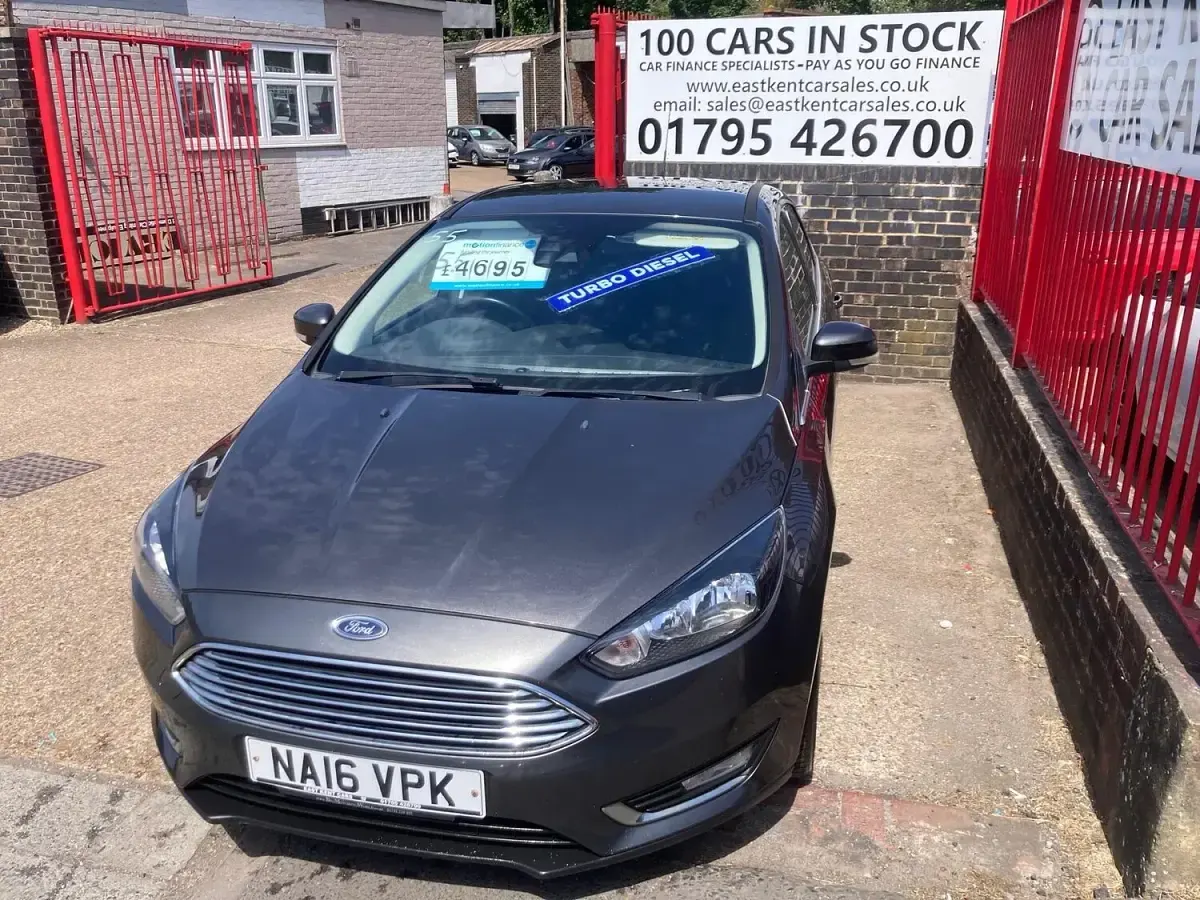 Used Ford Focus Titanium 120 HP (88 kW) 2016 Grey Hatchback