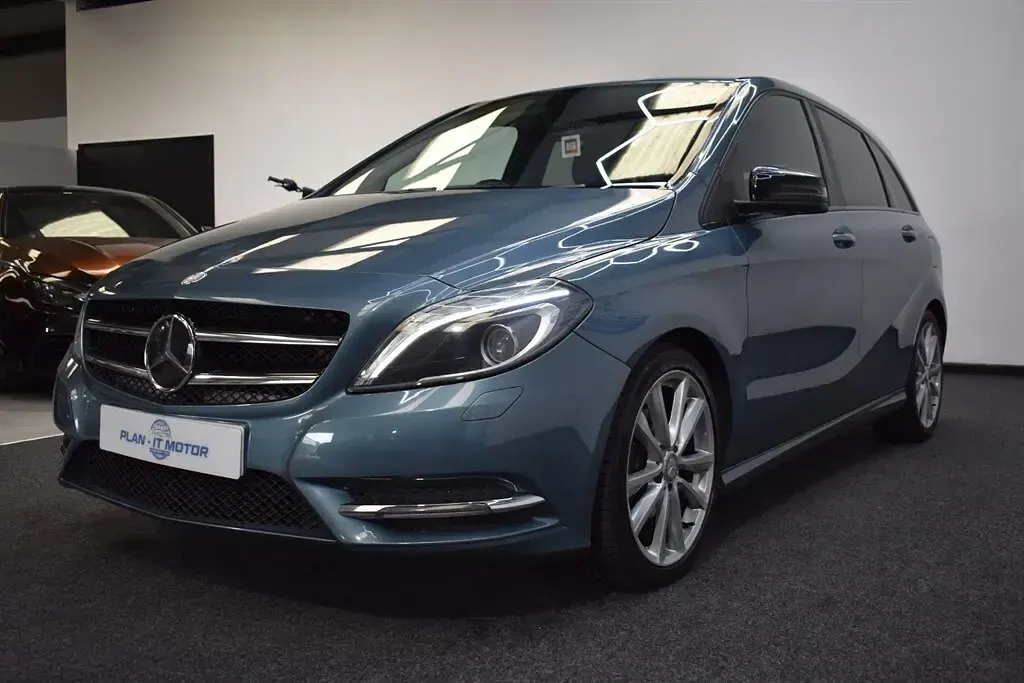 Used Mercedes B180 109 HP (80 kW) 2014 Blue Hatchback