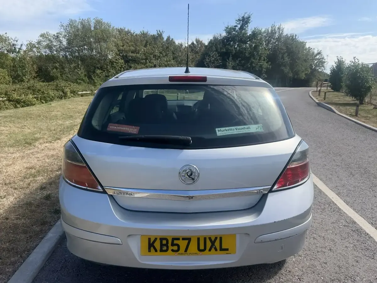 Used Vauxhall Astra Design Edition 113 HP (83 kW) 2008 Silver Hatchback