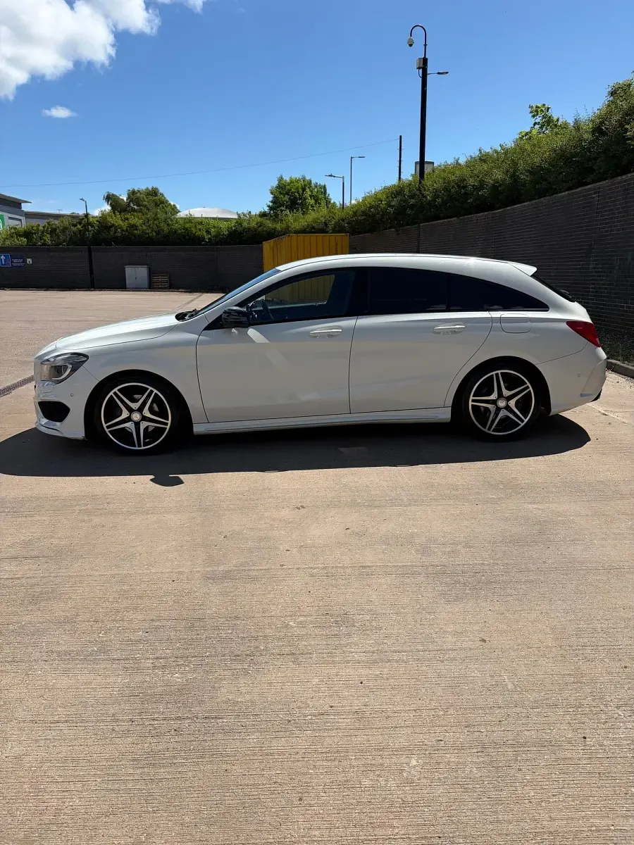 Used Mercedes CLA180 Shooting Brake AMG 122 HP (89 kW) 2015 White Estate