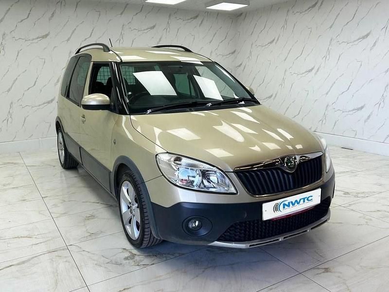 Usado Skoda Roomster 105 CV (77 kW) 2011 Beige Monovolumen