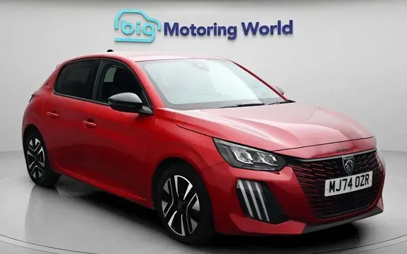 Used Peugeot 208 Allure 101 HP (74 kW) 2024 Hatchback