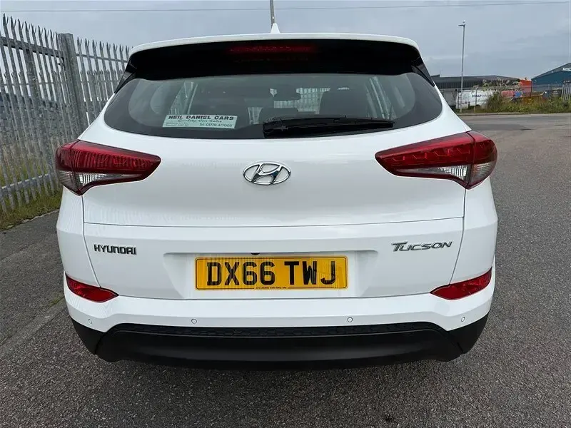 Used Hyundai Tucson SE 2016 White SUV