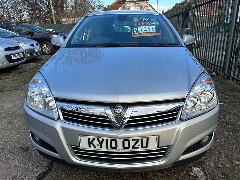 Used Vauxhall Astra Design Edition 2010 Silver Hatchback