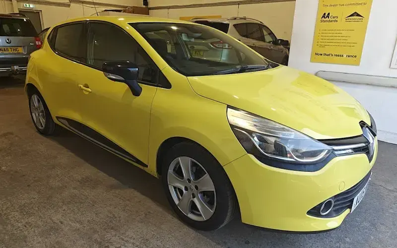 Used Renault Clio Dynamique 73 HP (53 kW) 2015 Hatchback